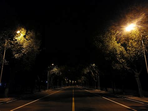 夜晚路灯的图片