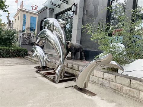 大型不锈钢海豚雕塑设计及定制
