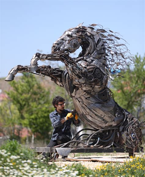 大型金属雕塑艺术家有哪些
