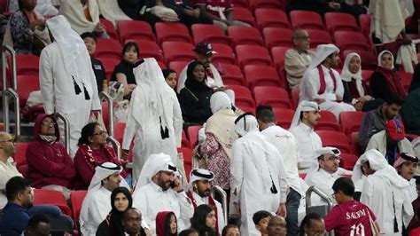 大批卡塔尔球迷提前退场