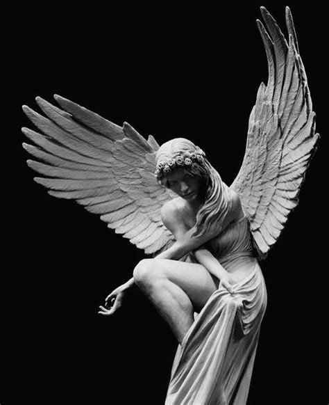 天使雕塑壁纸静态