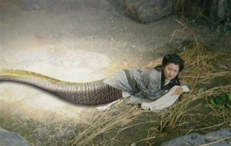 女人梦中遇到一条蛇
