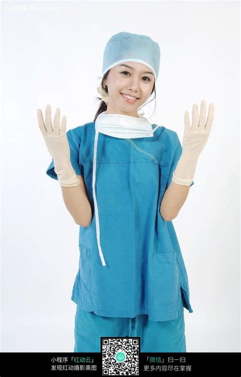 女医生戴手术手套强行做手术