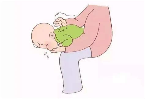 婴儿呛着急救方法