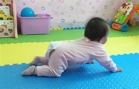 婴儿爬行护膝怎么做