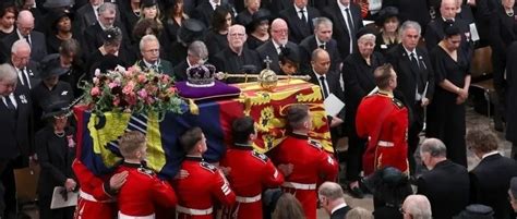 安倍与英女王的葬礼谁比较隆重