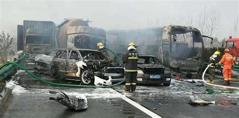 安徽发生2起车祸致5死3伤