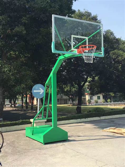 室外篮球场篮球架