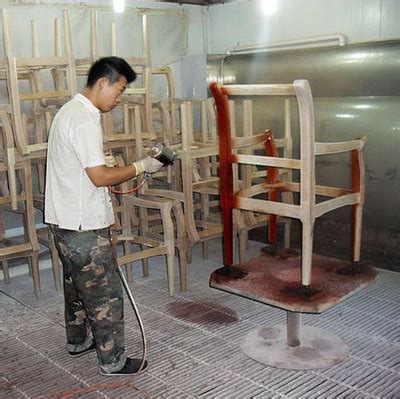家具厂给喷漆工当小工多少工资