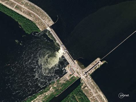 对卡霍夫卡大坝被炸作出公开回应
