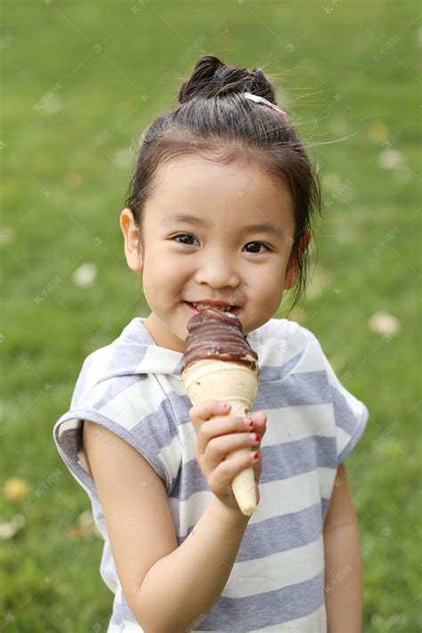 小侄女做梦吃冰淇淋