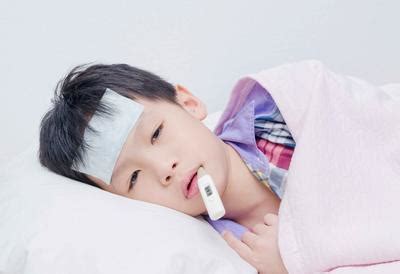 小孩发烧抽搐应急方法