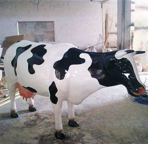 山东玻璃钢牛动物雕塑
