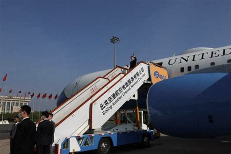 布林肯到访中国谁接的飞机
