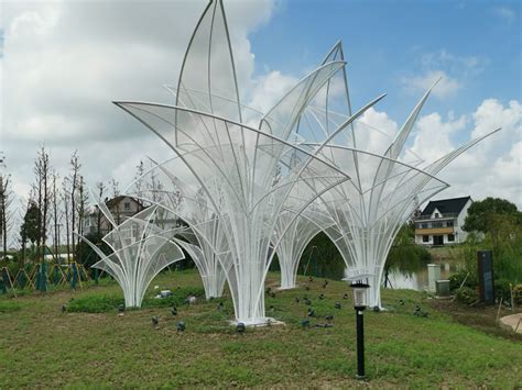 平湖玻璃钢雕塑生产厂家