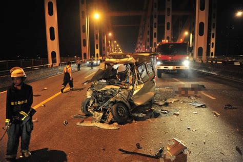 广东发生多车连撞事故3死4伤