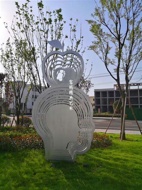 广安公园景观玻璃钢雕塑报价