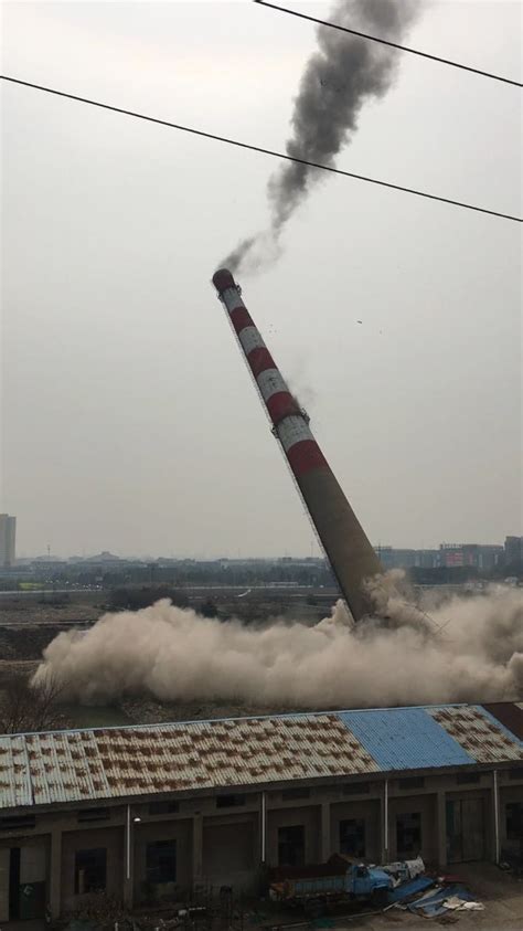广州天河热电厂烟囱爆破