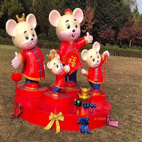 广州春节卡通老鼠雕塑