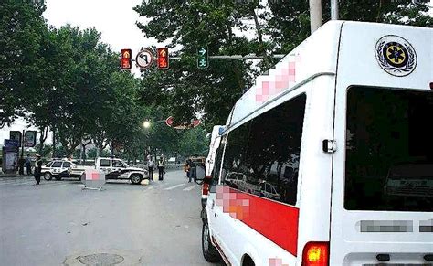 救护车闯红灯撞人怎么处理