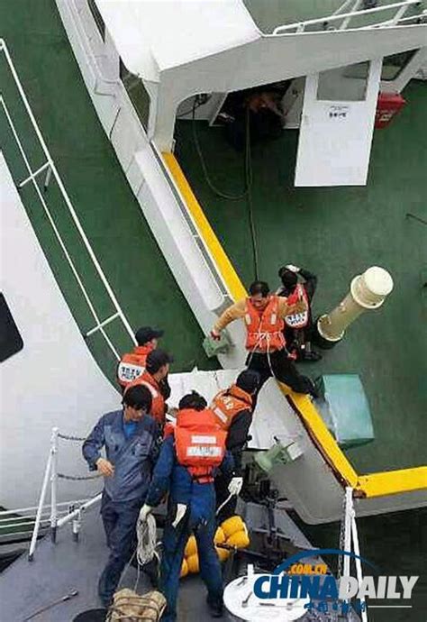 救援队打捞沉船时吓出心脏病