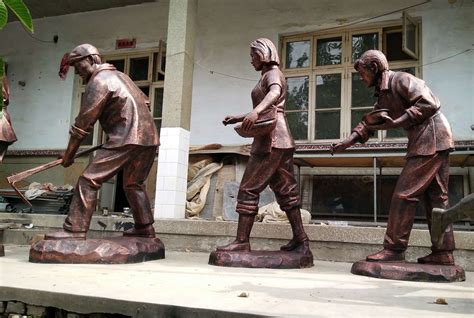新疆人物玻璃钢雕塑设计