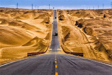 新疆沙漠公路自驾