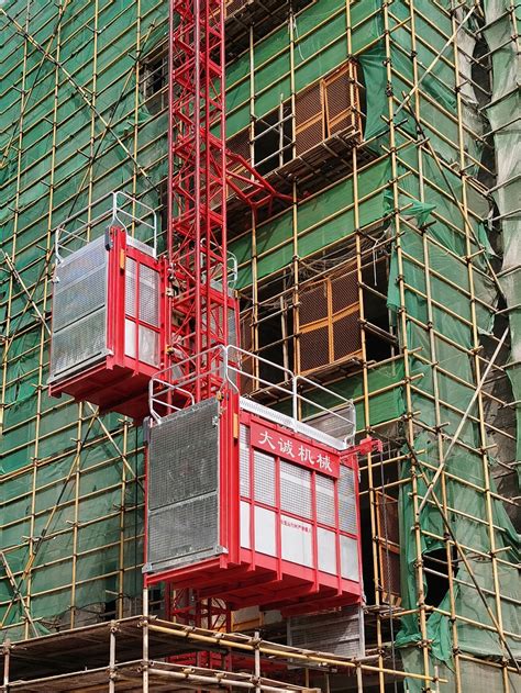 施工电梯楼层平台搭设规范