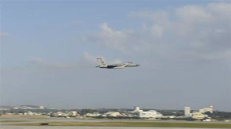 日媒称8架美战斗机从冲绳起飞