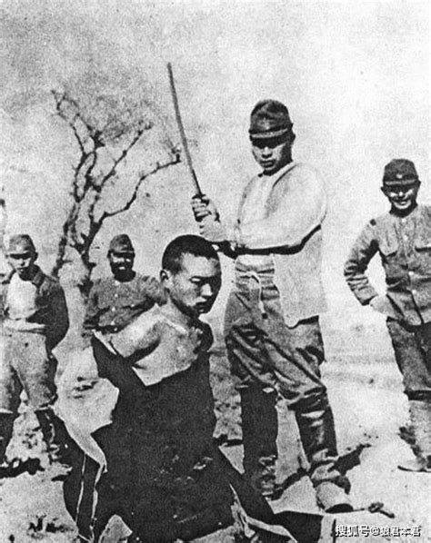 日本战犯被炊事员追砍