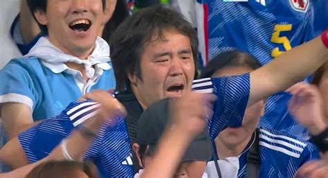 日本球迷哭 哥斯达黎加唱歌