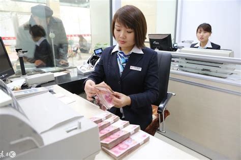 日本银行的工作人员工资多少