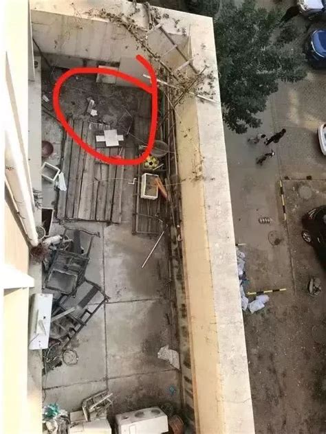杭州3岁女童7楼坠落
