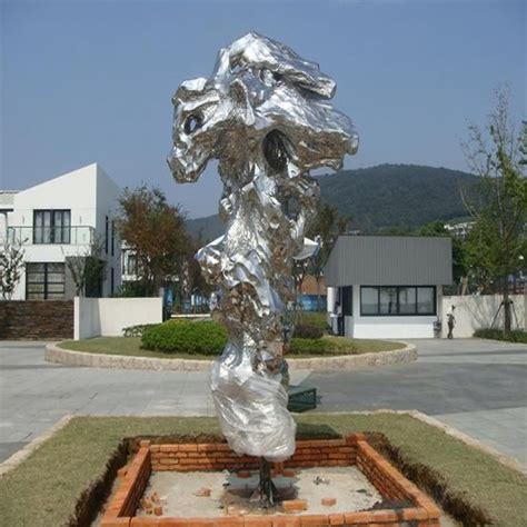 松原玻璃钢雕塑喷漆