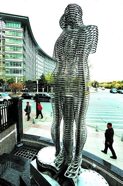 格鲁吉亚不锈钢镂空雕塑