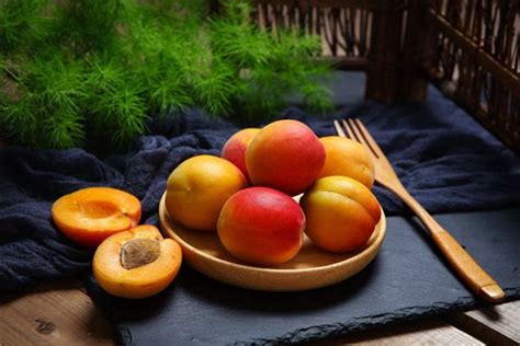梦到吃杏子是什么意思周公解梦