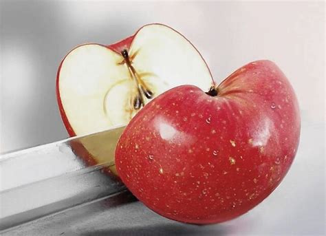 梦见切苹果分给别人吃
