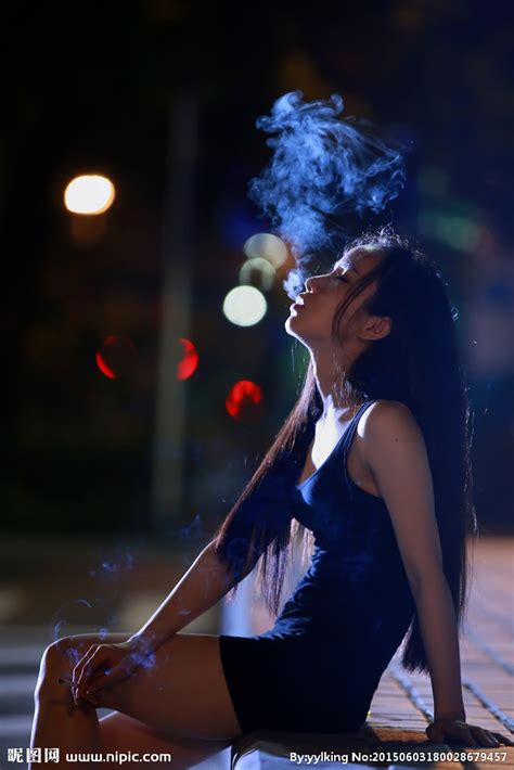 梦见抽烟的女人