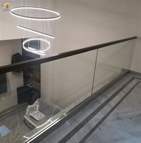 楼梯玻璃凹槽灯带