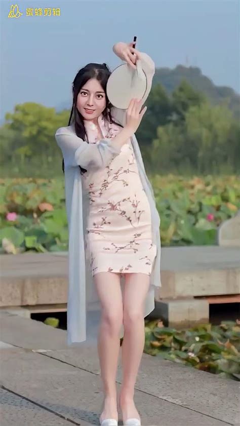 欣小萌短裙广告视频