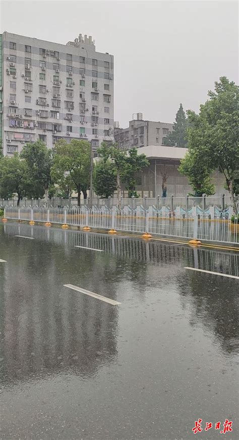 武汉下雨云图实景图片