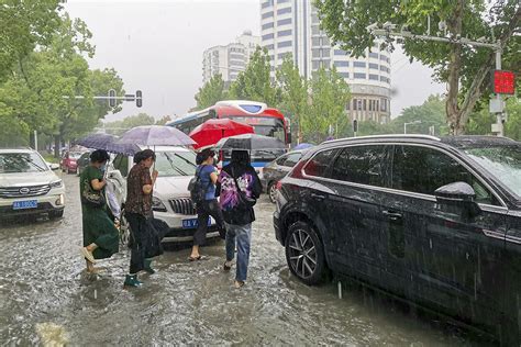 武汉旅游暴雨图片实景