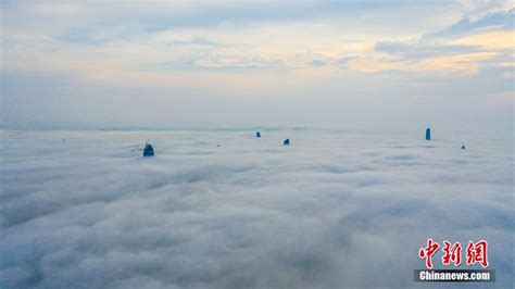 武汉暴雨前的云雾图