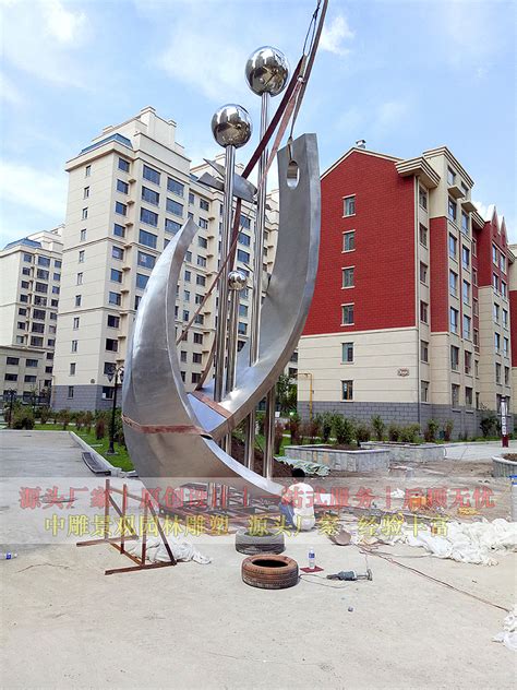 武汉校园不锈钢玻璃钢景观雕塑