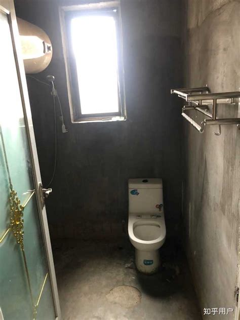 毛坯房的简单厕所