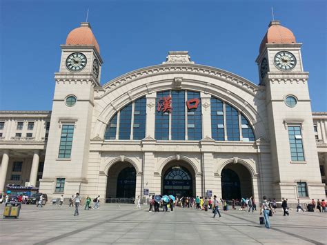 汉口高铁站和火车站是一个站嘛