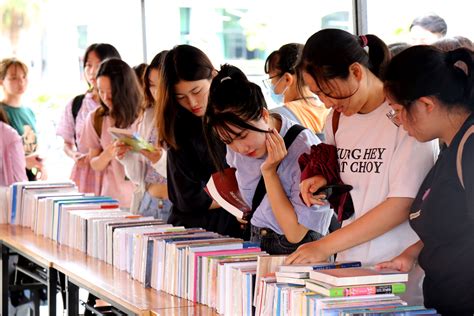 江西老师强迫学生买书店