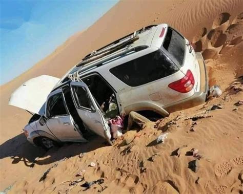 沙漠车辆被卡住