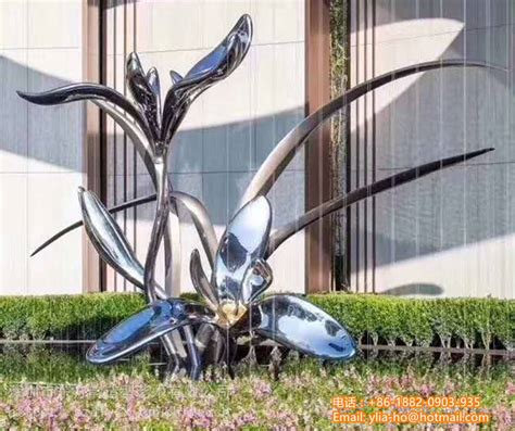 河南镜面校园玻璃钢景观雕塑设计