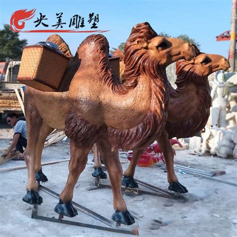 济南玻璃钢骆驼雕塑